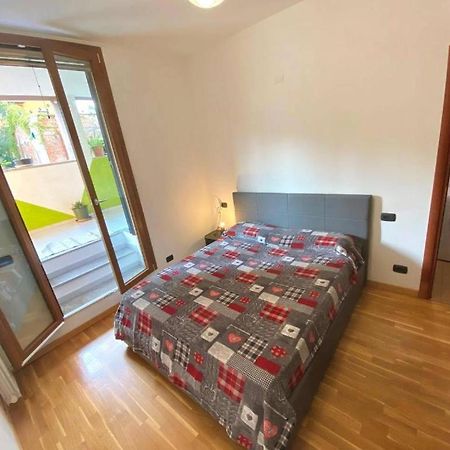 Apartament Conte Rosso House, Con Doppia Terrazza In Coorte Tranquilla A Due Passi Da Stazione E Metropolitana Lambrate Mediolan Zewnętrze zdjęcie