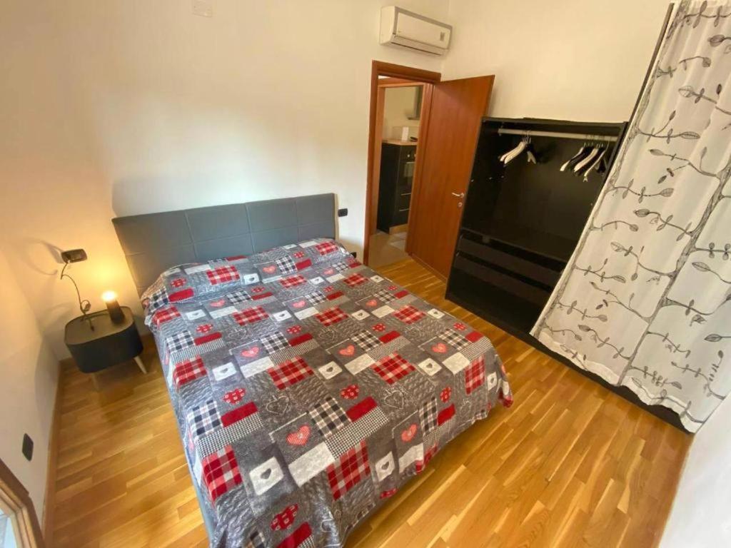 Apartament Conte Rosso House, Con Doppia Terrazza In Coorte Tranquilla A Due Passi Da Stazione E Metropolitana Lambrate Mediolan Zewnętrze zdjęcie